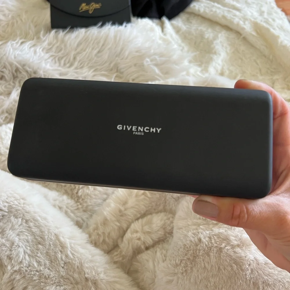 Givenchy bold square